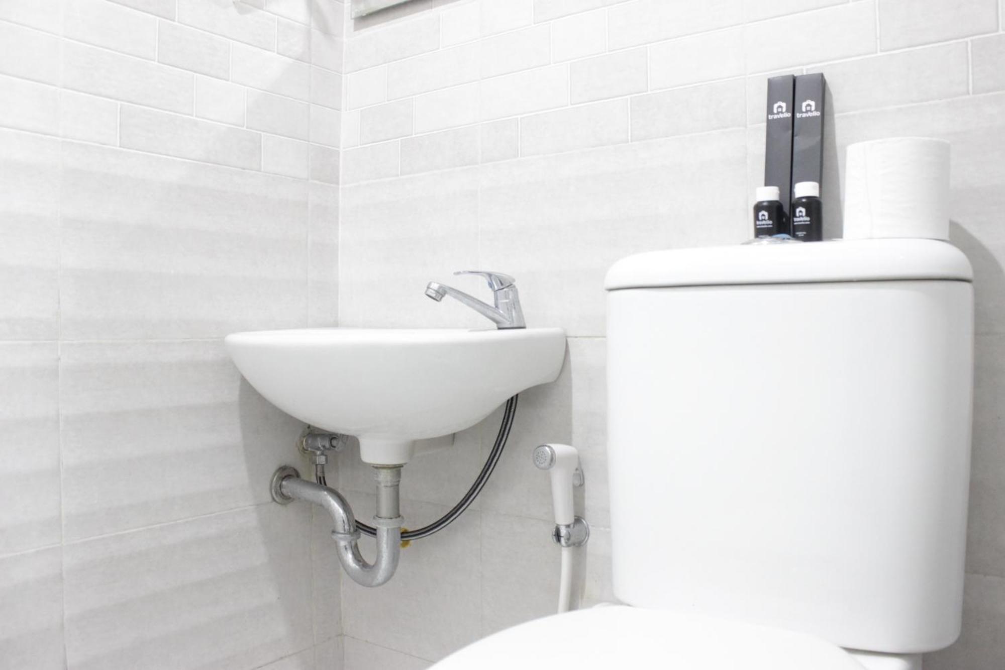 Cozy At Grand Afrika By Travelio Apartemen *